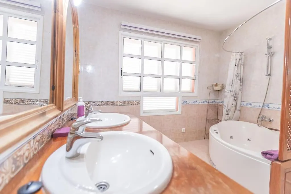 Nice 3 Bedroom Villa In El Duque Costa Adeje